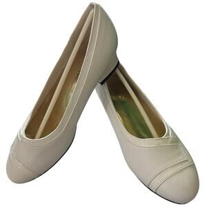 Auditions‎ Women's White Man-Made Material Slip-On Low Heel Focus Pump Size 6W